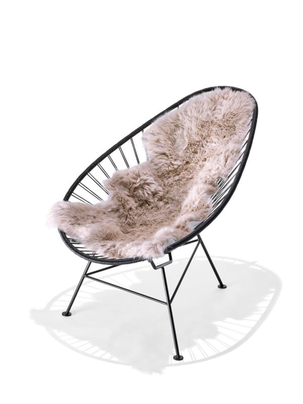 Original Acapulco Chair mit Merino Lammfell in der Farbe grau