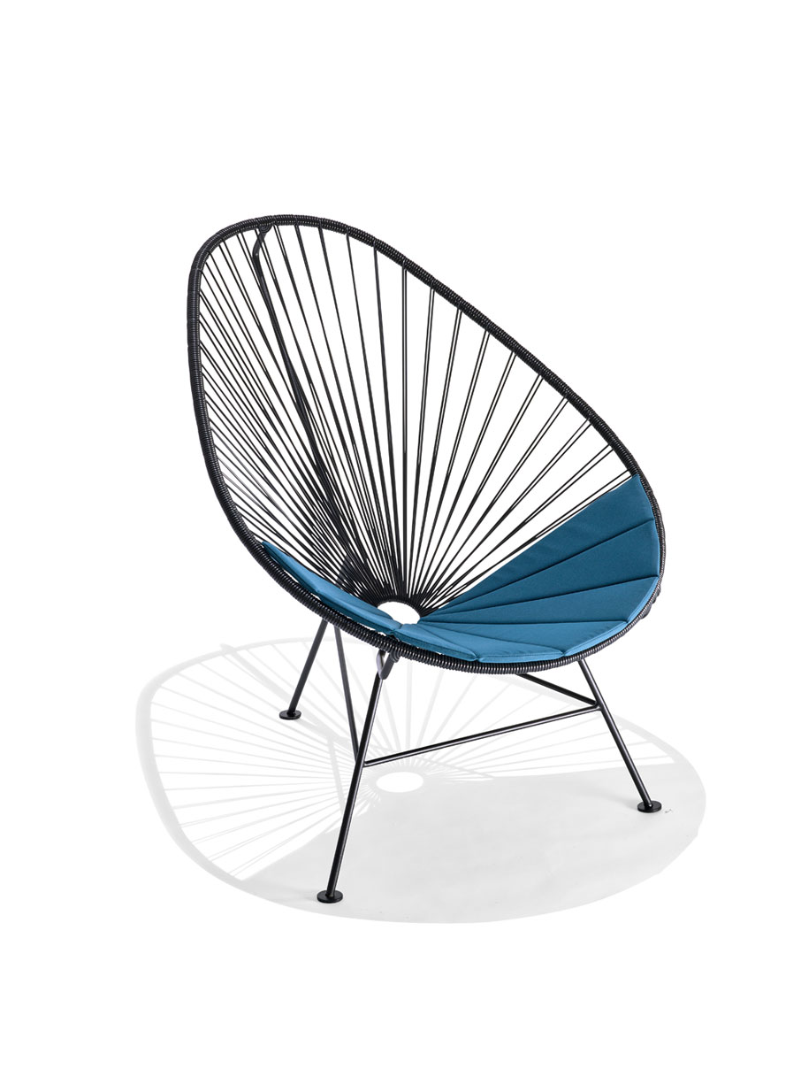 Original Acapulco Chair mit Sitzkissen Nidito in der Farbe petrol
